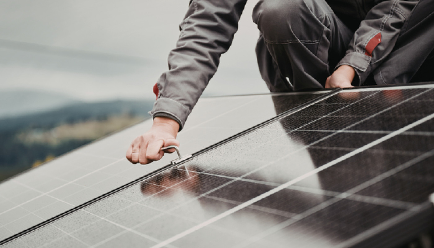 Entreprise de panneau solaire : quels avantages concrets pour les professionnels sarthois qui franchissent le pas ?